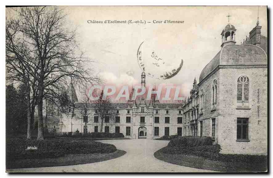 CPA Chateau d'Esclimont E et L cour d'Honneur