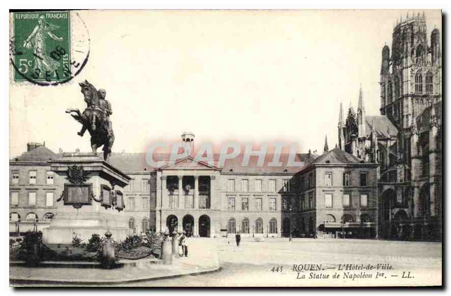 CPA Rouen l'Hotel de Ville La Statue de Napoleon I