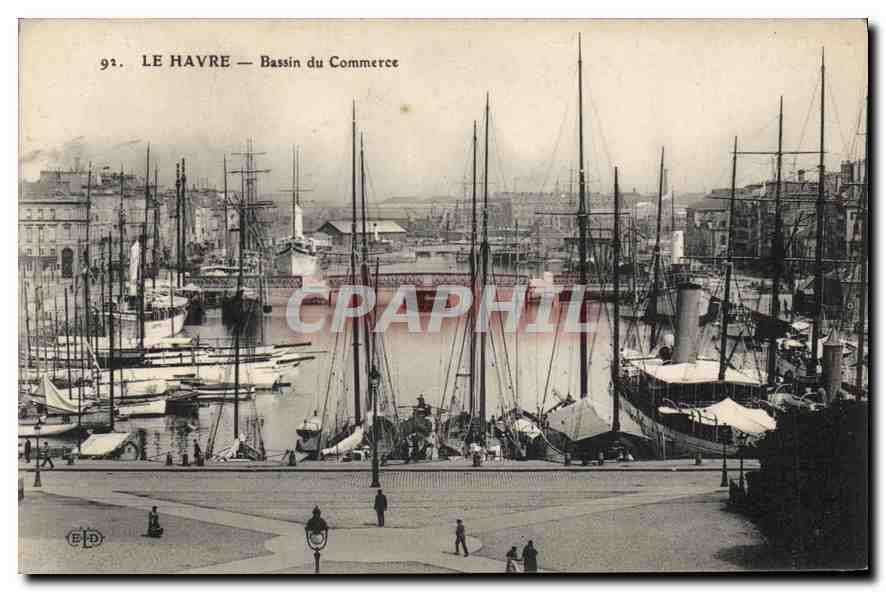 CPA Le Havre Bassin du Commerce Bateaux