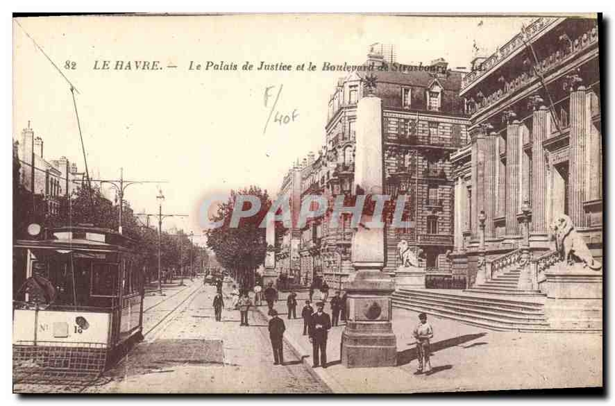 CPA Le Havre le Palais de Justice et le Boulevard de Strasbourg Tramway