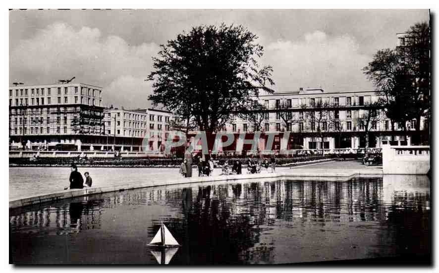CPA Le Havre le jardin de l'hotel de Ville et le Bassin des Enfants 