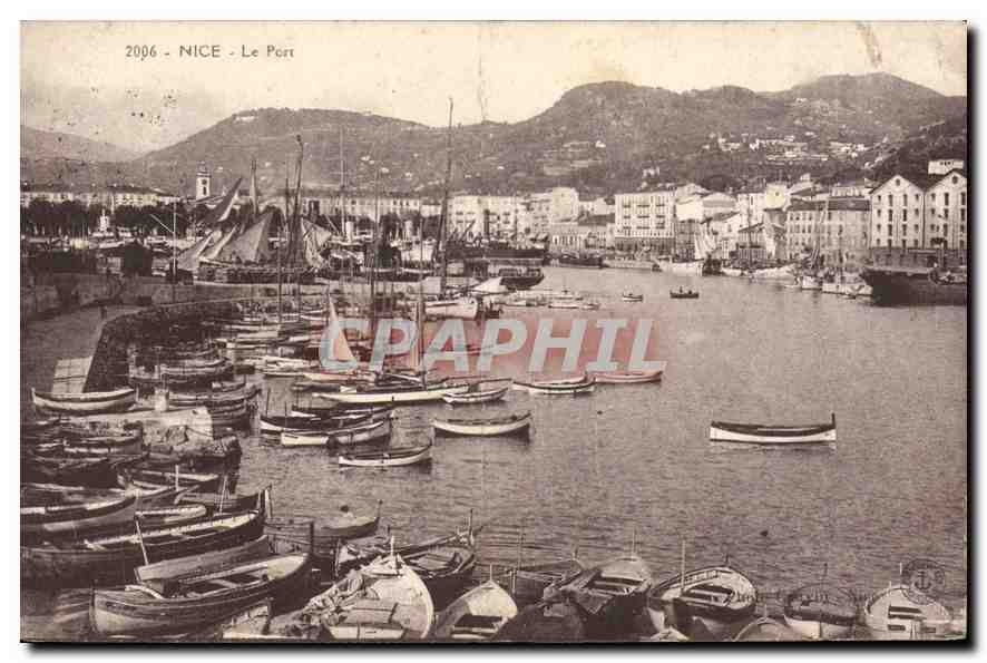 CPA Nice le port Bateaux