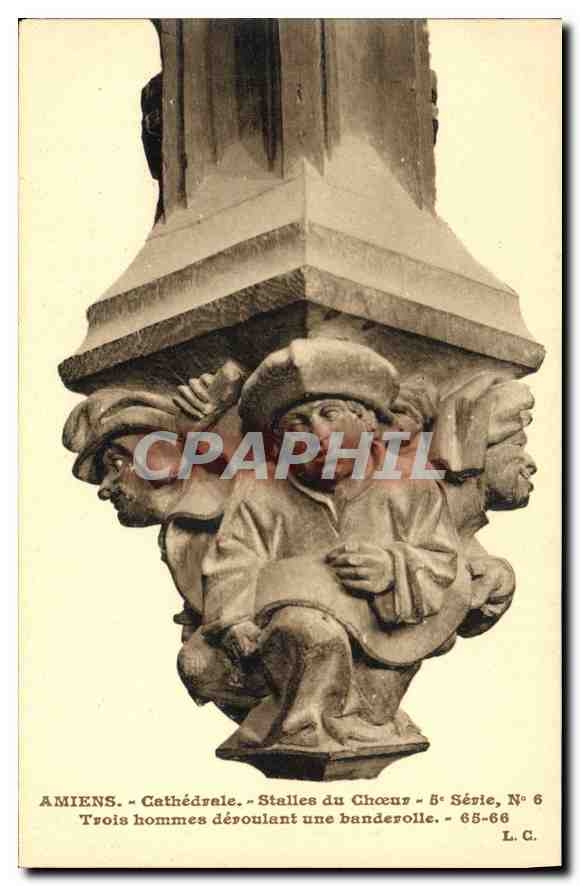 CPA Amiens Cathedrale Stalles du Choeur Trois hommes deroulant une banderolle 
