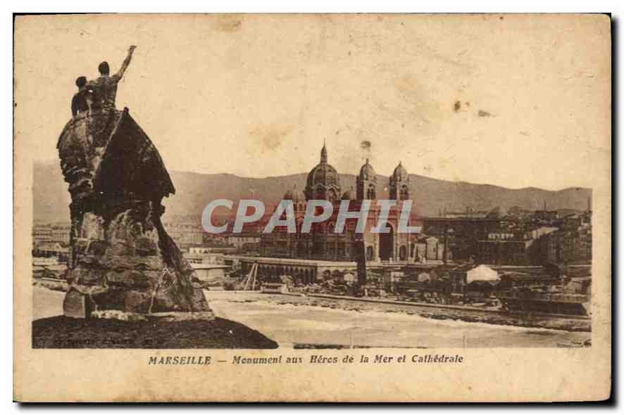 CPA Marseille Monument aux Heres de la Mer et Cathedrale
