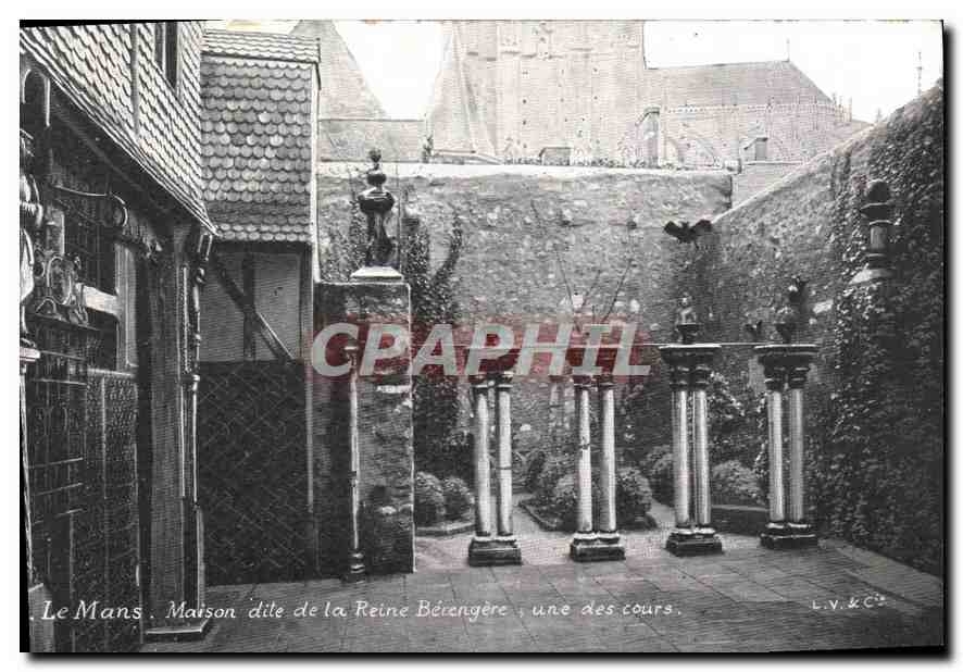 CPA Le Mans Maison dite de la Reine Berengere une des cours 