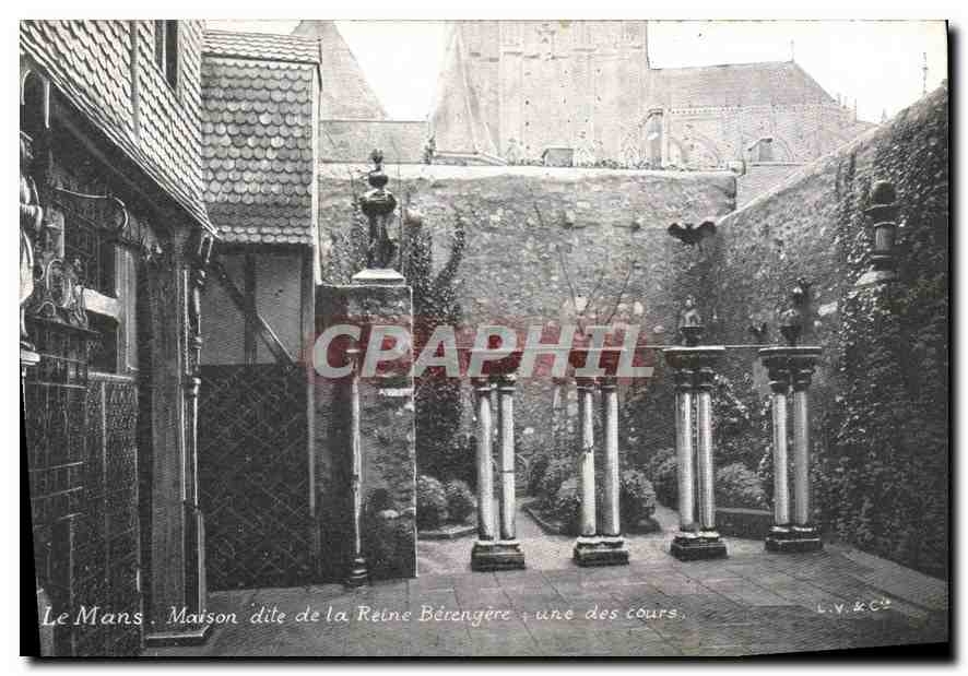 CPA Le Mans Maison dite de la Reine Berengere une des cours 