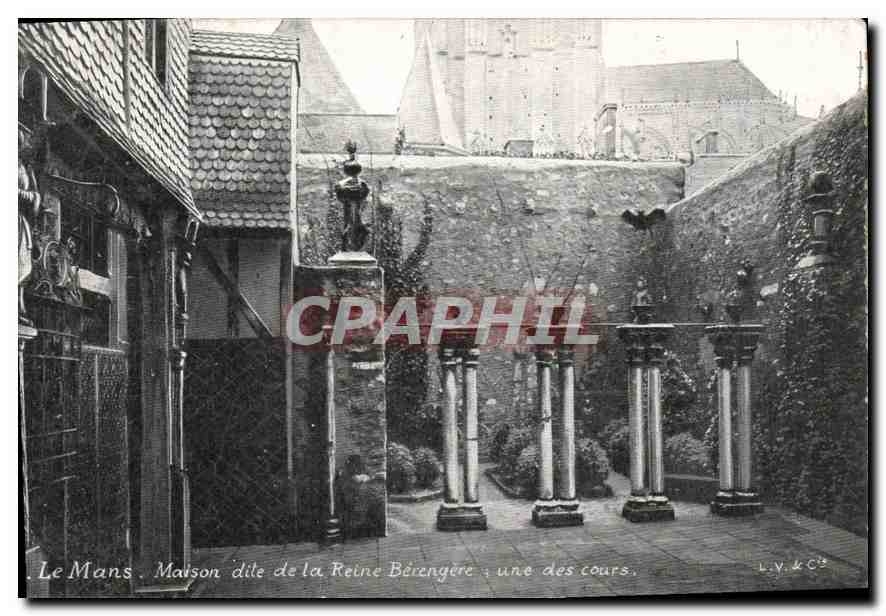 CPA Le Mans Maison dite de la Reine Berengere une des cours 
