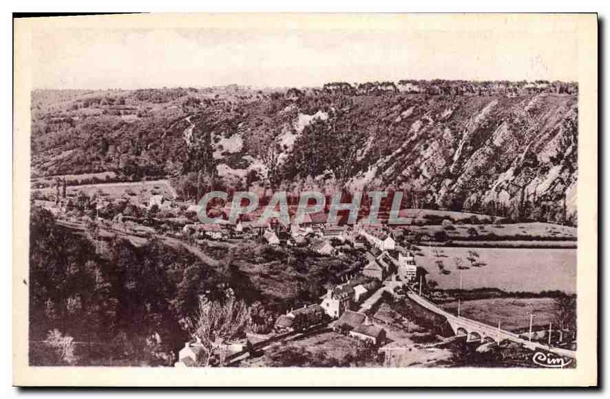 CPA St Leonard des Bois Sarthe Une vue generale et le Haut Fourche 