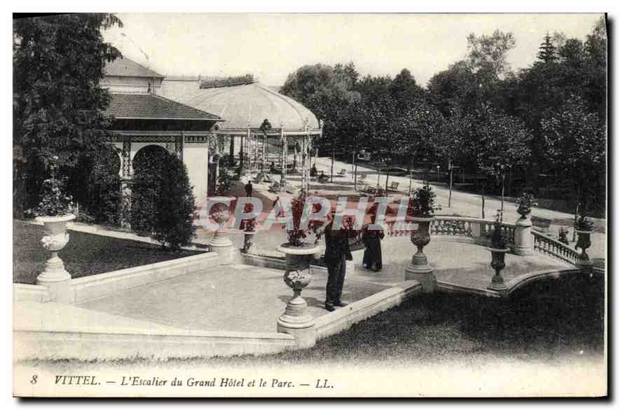 CPA Vittel L'Escalier du Grand Hotel et le Parc