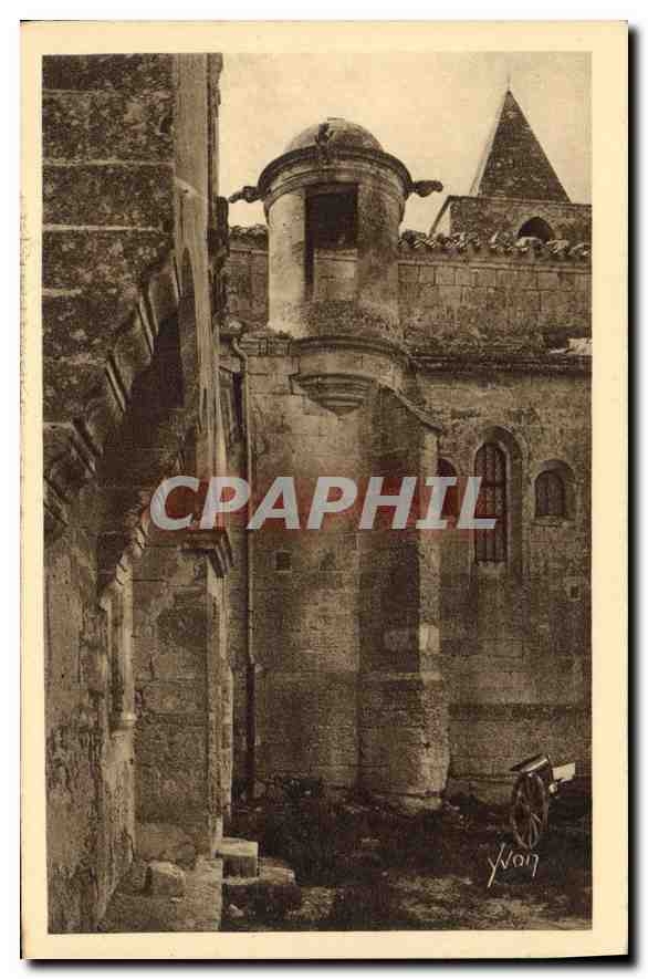 CPA Les Baux B du R La Lanterne des Morts