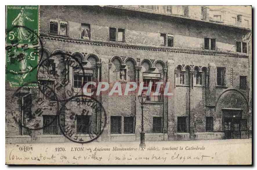 CPA Lyon Ancienne Manecanterie touchant la Cathedrale 