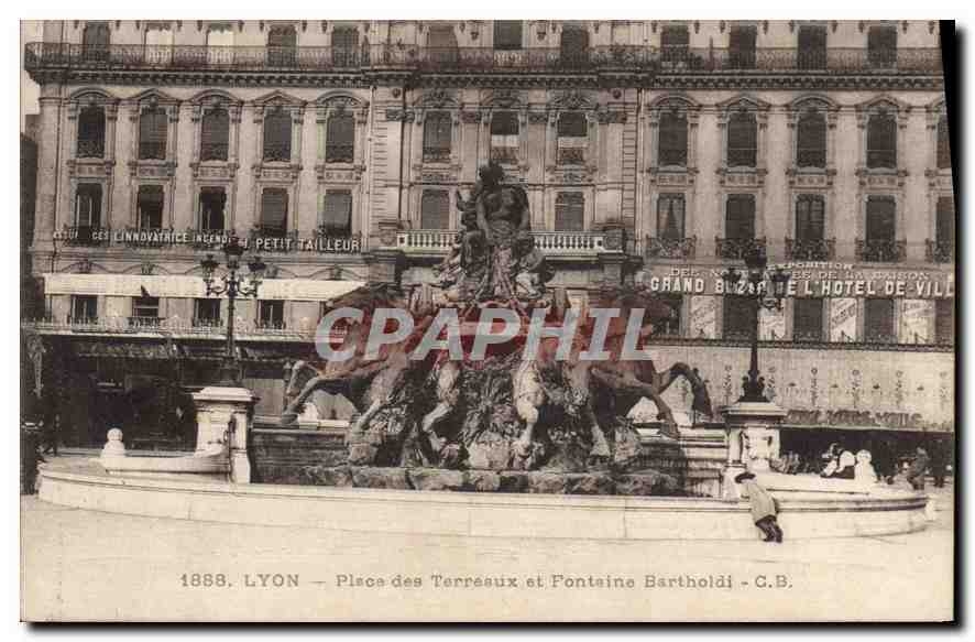 CPA Lyon Place des Terreaux et Fontaine Bartholdi 