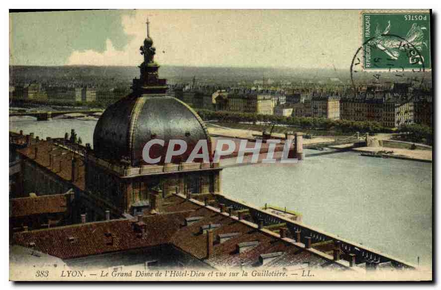 CPA Lyon Le Grand Dome de l'Hotel Dieu et vue sur la Guillotiere 
