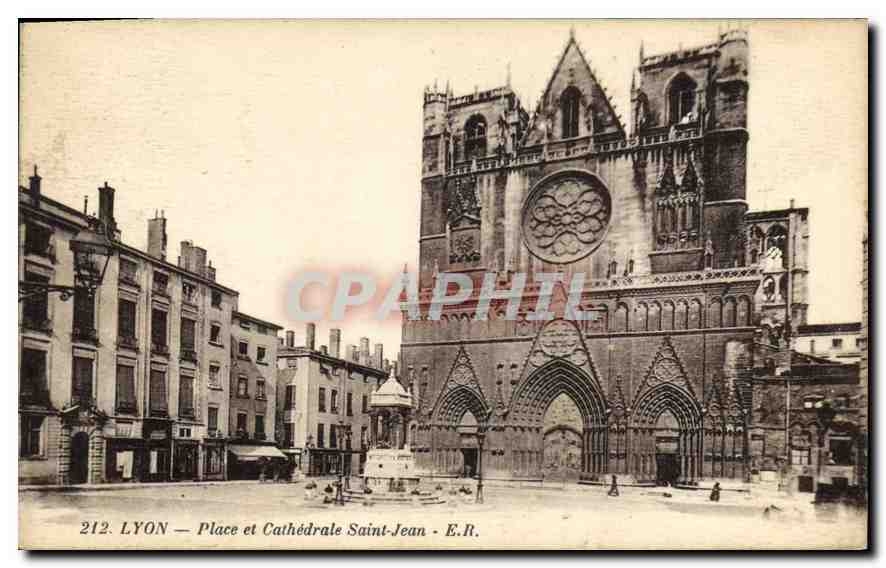 CPA Lyon Place et Cathedrale Saint Jean 