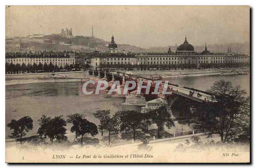 CPA Lyon Le Pont de la Guillotiere et l'Hotel Dieu