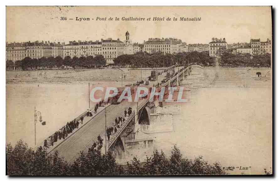 CPA Lyon Pont de la Guillotiere et Hotel de la Mutualite