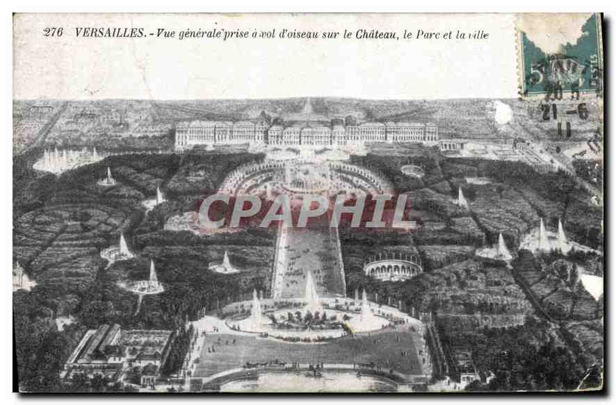 CPA Versailles Vue generale prise a vol d'oiseau sur le Chateau le Parc et la Ville