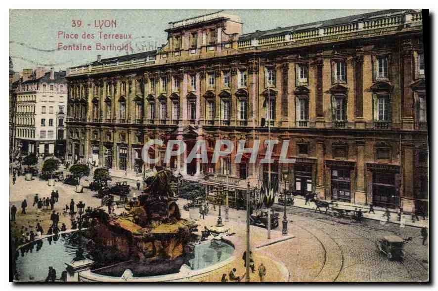 CPA Lyon Place des Terreaux Fontaine Bartholdi