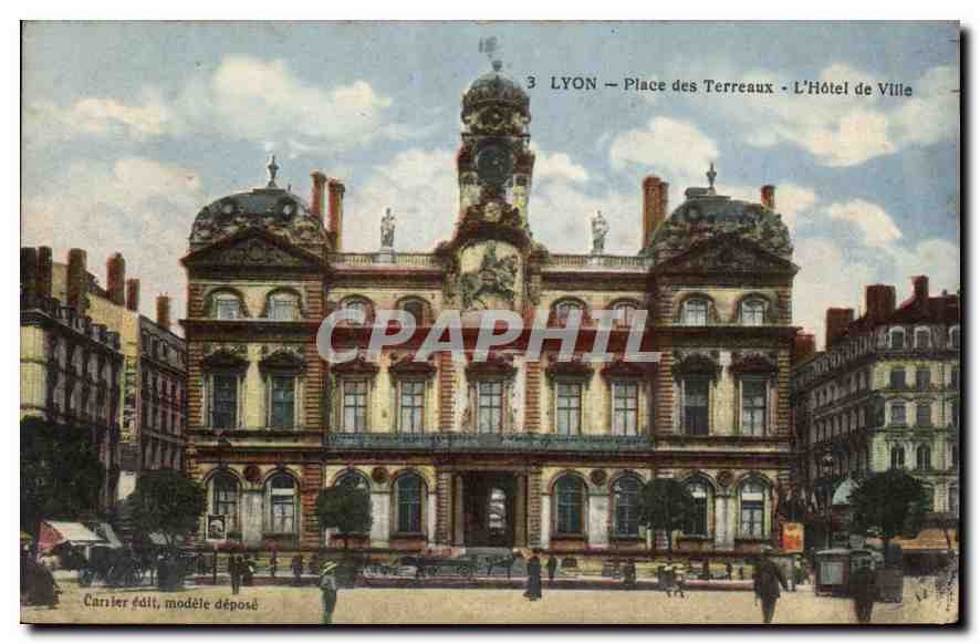 CPA Lyon Place des Terreaux L'Hotel de Ville
