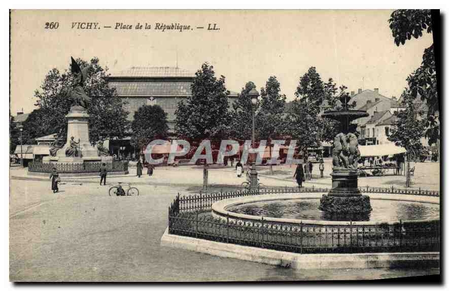 CPA Vichy Place de la Republique