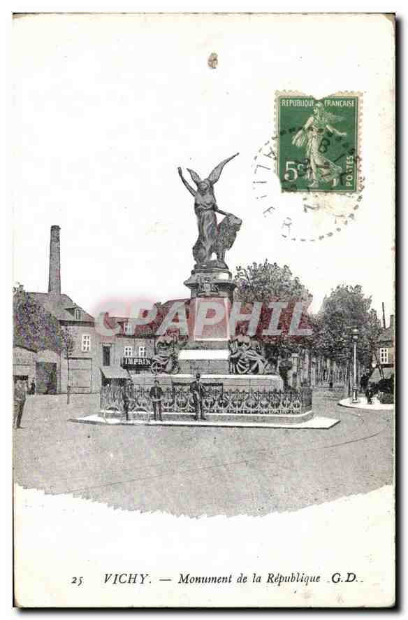 CPA Vichy Monument de la Republique