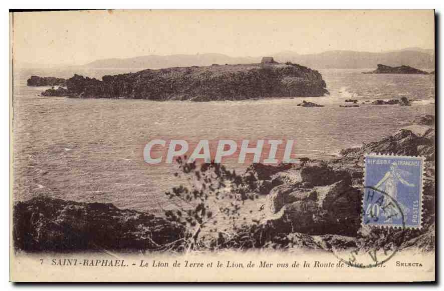 CPA Saint Raphael (Var) Le Lion de Terre et le Lion de Mer vus de la Route de Nice