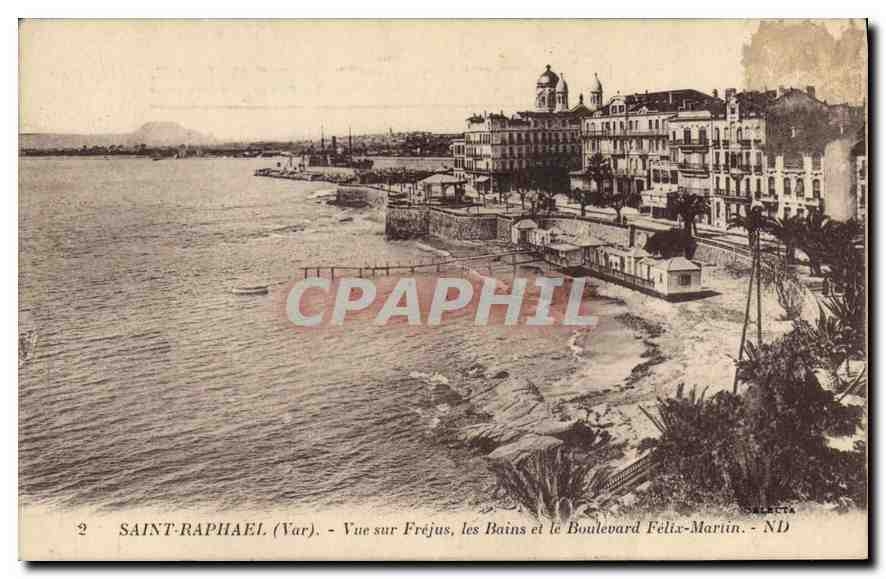 CPA Saint Raphael Var Vue sur Frejus les Bains et le Boulevard Felix Martin