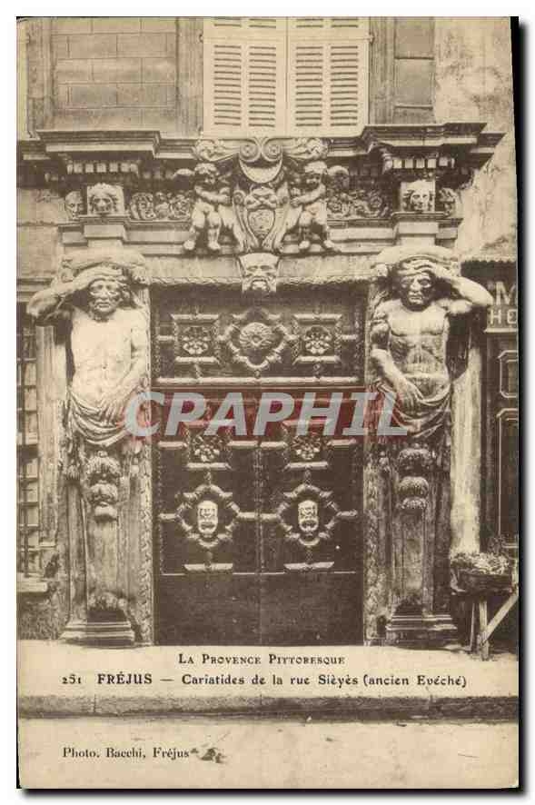 CPA La Provence Pittoresque Frejus Caristides de la rue Sieyes ancien Eveche