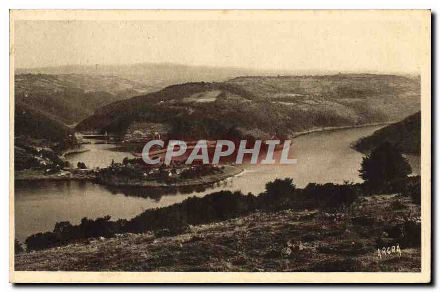 CPA Vallee de la Truyere Cantal le Bassin de Sarrans la presqu'ile de Laussac au fond l'hospice de l