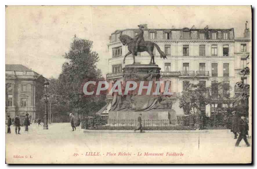 CPA Lille Place Richebe le monument Faidberbe
