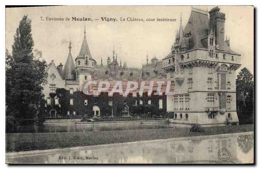 CPA Environs de Meaulan Vigny Le Chateau cour interieure