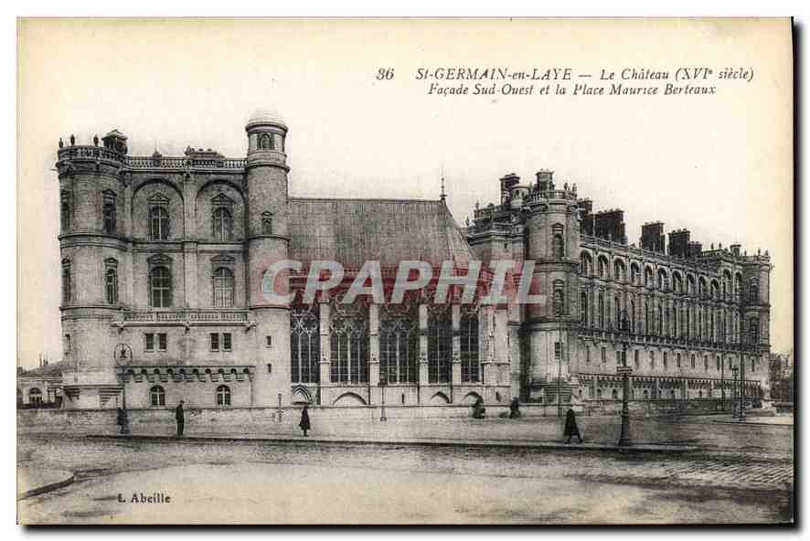 CPA Saint Germain en Laye Le Chateau Facade Sud Ouest et la Place Maurice Berteaux