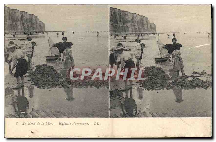 CPA au Bord de la Mer Enfants s'amusant