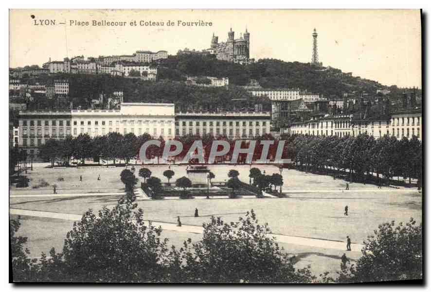 CPA Lyon place Bellecour et Coteau de Fourviere 