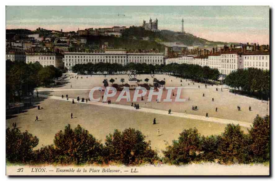 CPA Lyon Ensemble de la place Bellecour 