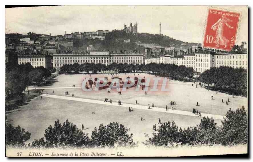 CPA Lyon ensemble de la place Bellecour 