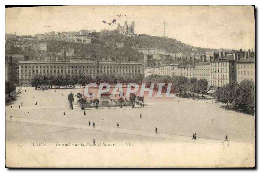 CPA Lyon ensemble de la place Bellecour 