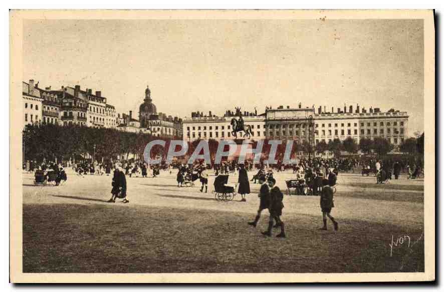 CPA Lyon Rhone place Bellecour 