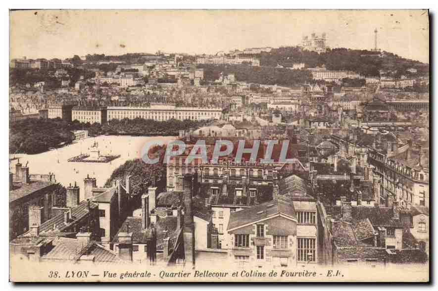 CPA Lyon vue generale Quartier Bellecour et Colline de Fourviere