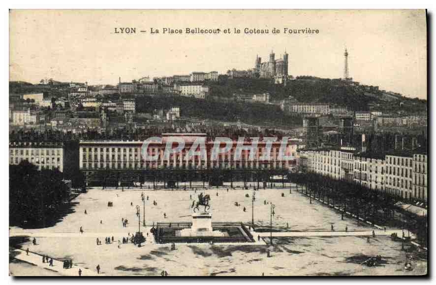 CPA Lyon la place Bellecour et le Coteau de Fourviere 