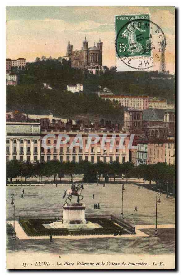 CPA Lyon la place Bellecour et le Coteau de Fourviere 
