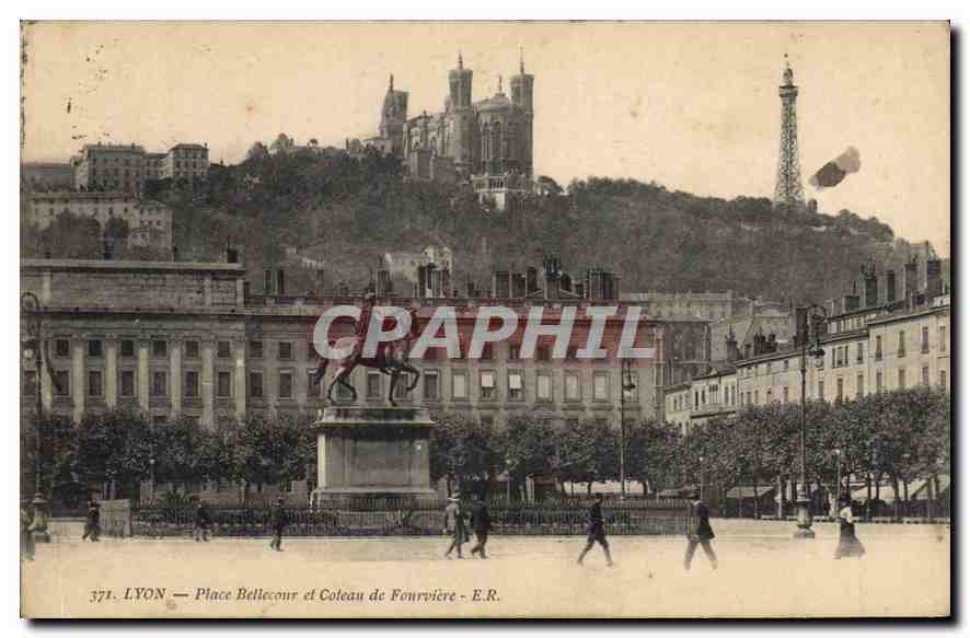 CPA Lyon place Bellecour et coteau de Fourviere 