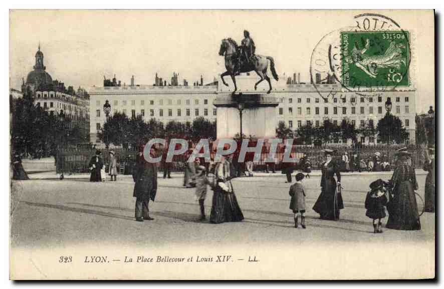 CPA Lyon la place Bellecour et Louis XIV 