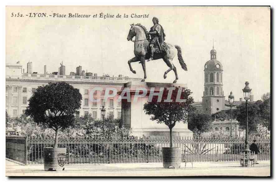 CPA Lyon place Bellecour et eglise de la Charite 