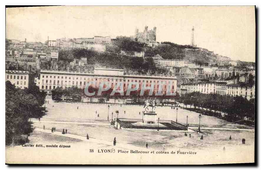 CPA Lyon place Bellecour et Coteau de Fourviere 