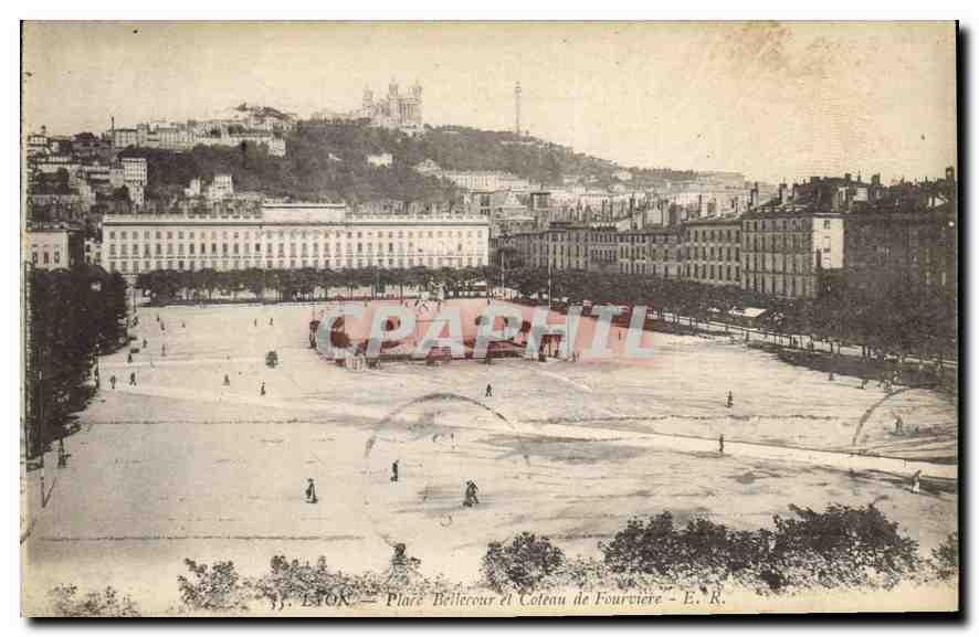 CPA Lyon place Bellecour et Coteau de Fourviere 