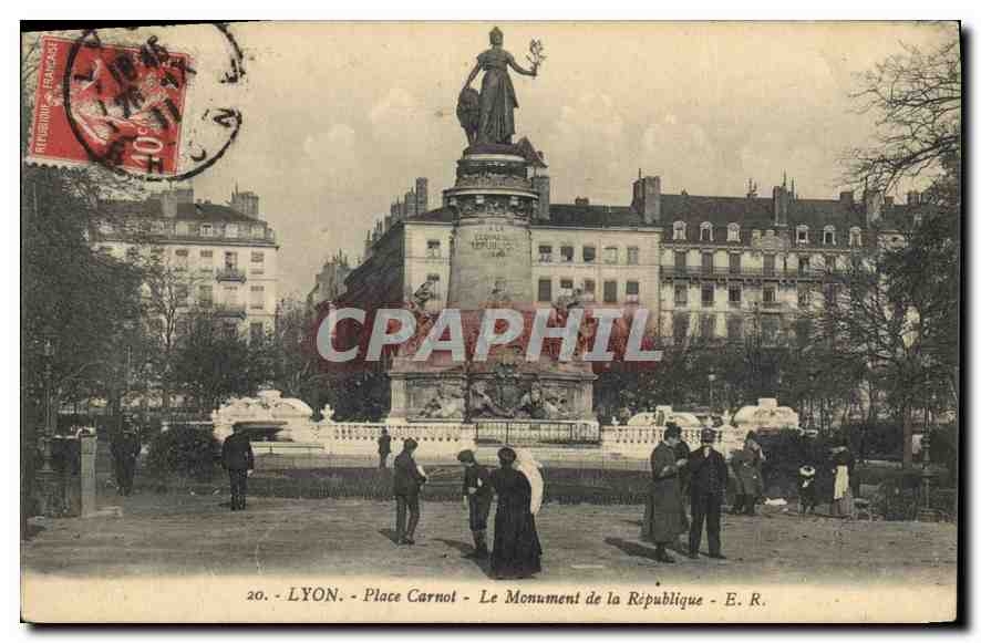 CPA Lyon place Carnot le monument de la Republique 