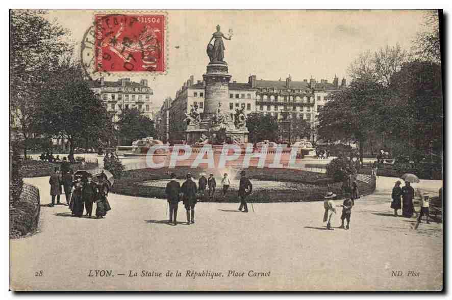 CPA Lyon la statue de la Republique place Carnot 