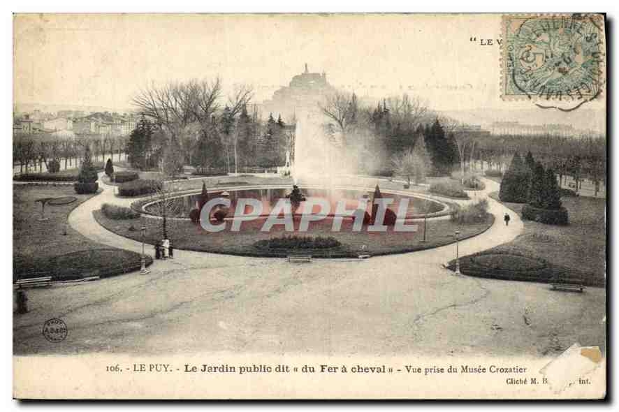 CPA Le Puy Le Jardin public dit fu Fer a cheval Vue prise du Musee Crozatier 
