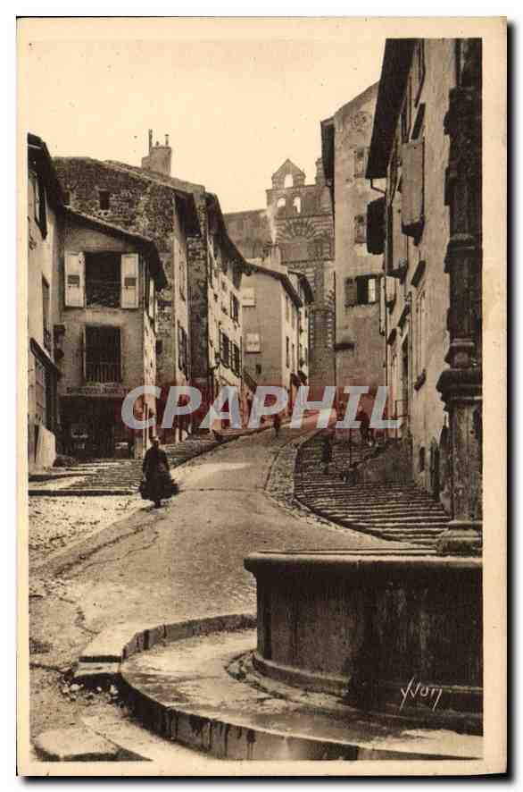 CPA Auvergne Le Puy Haute Loire La vieille rue des Tables conduisant a la Cathedrale 
